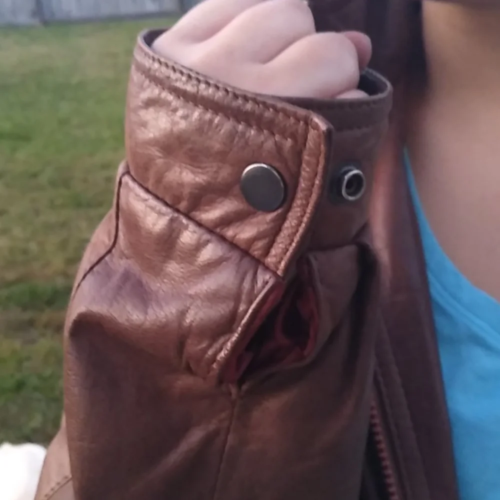 N/A men brown